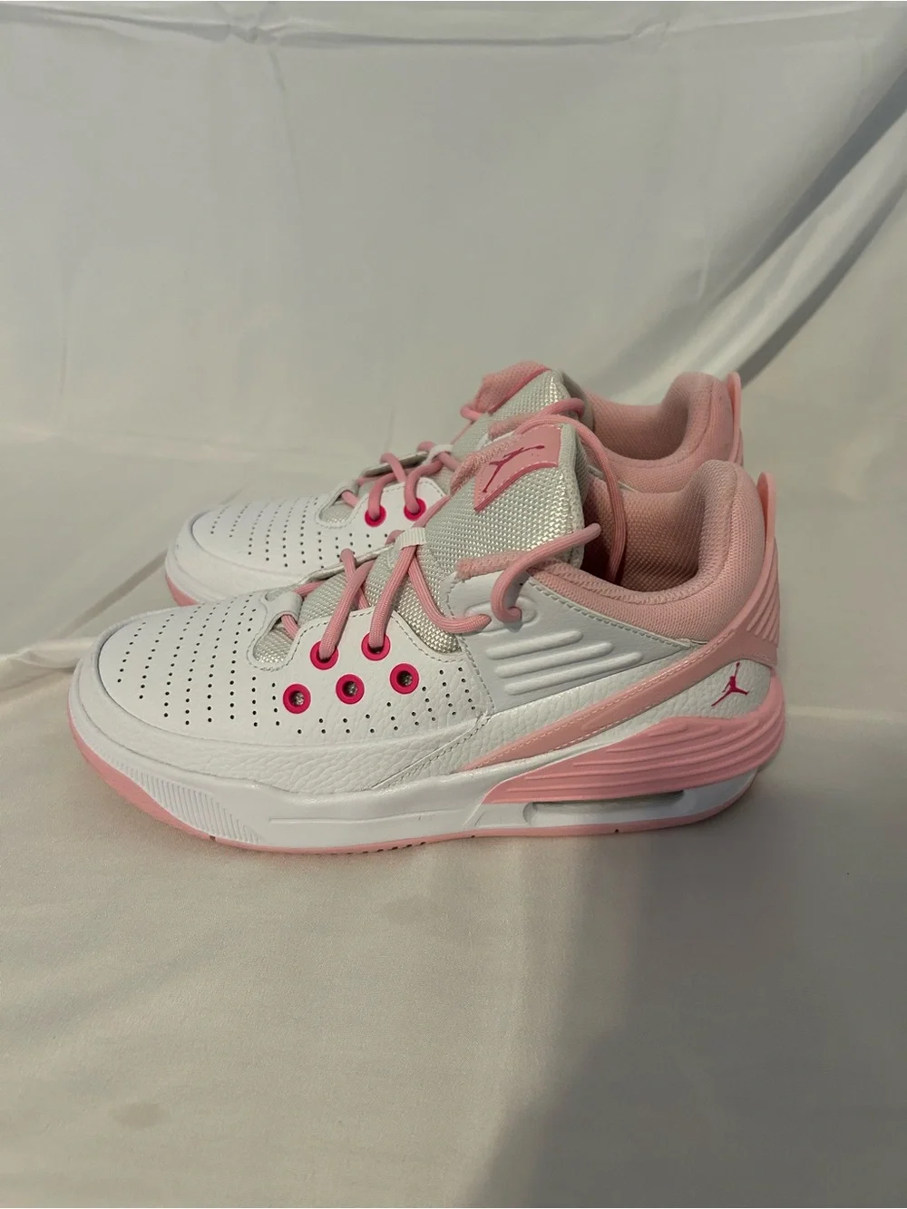 AirJordan Max Aura 5 Kids White and Pink High-Top Sneakers, Y4.5